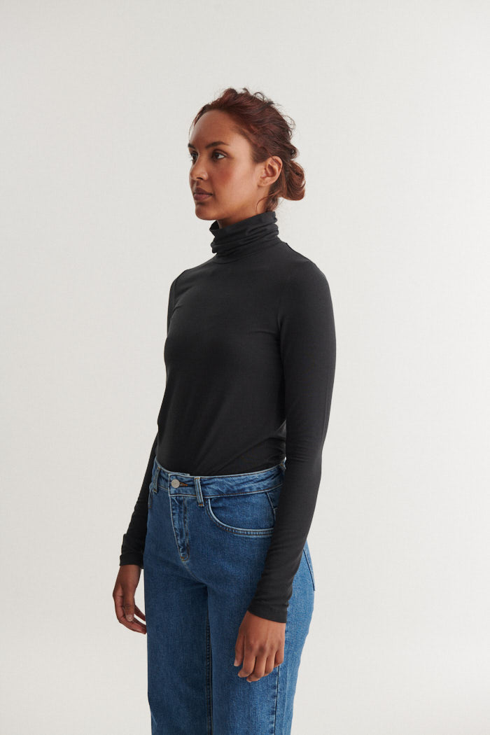 Basic Apparel Joline T-Neck T-shirts 001 Black